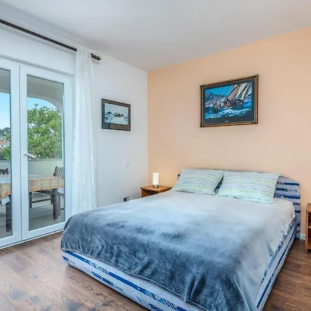 Apartment Stunning In With 3 Bedrooms And Wifi