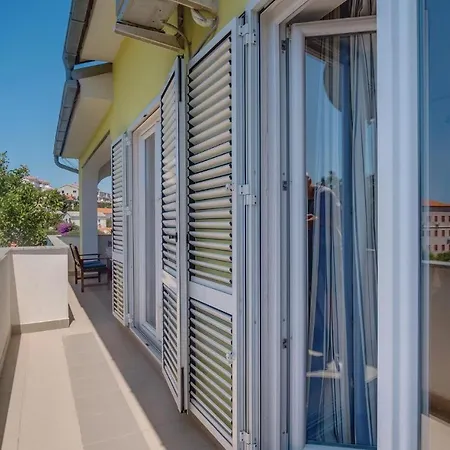 Stunning In With 3 Bedrooms And Wifi Apartment *