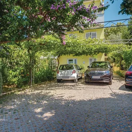 Apartment Stunning In With 3 Bedrooms And Wifi Mali Losinj