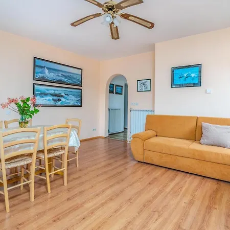 Stunning In With 3 Bedrooms And Wifi