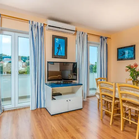 Stunning In With 3 Bedrooms And Wifi Apartment