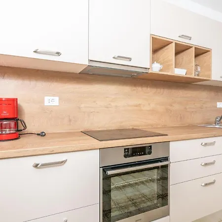 Apartment Stunning In With 3 Bedrooms And Wifi
