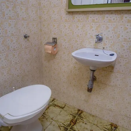 Apartment Stunning In With 3 Bedrooms And Wifi